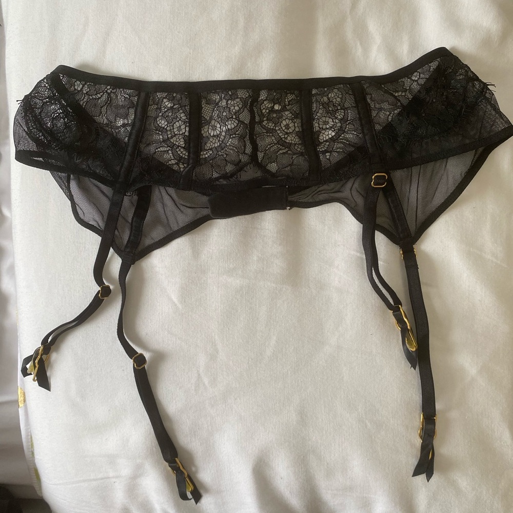 NWOT garter